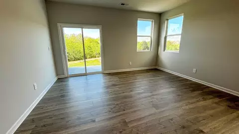 Living - 4340 Oswin Dr, Murfreesboro, TN 37129 photo 3 of 4