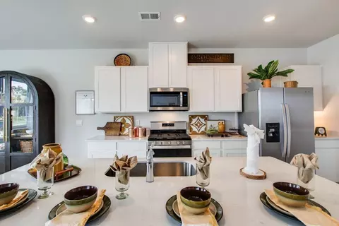 Kitchen - 4360 Oswin Dr, Murfreesboro, TN 37129 photo 3 of 6