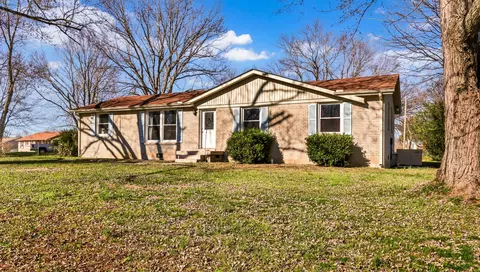 2206 Green Acres Dr, Clarksville, TN 37042