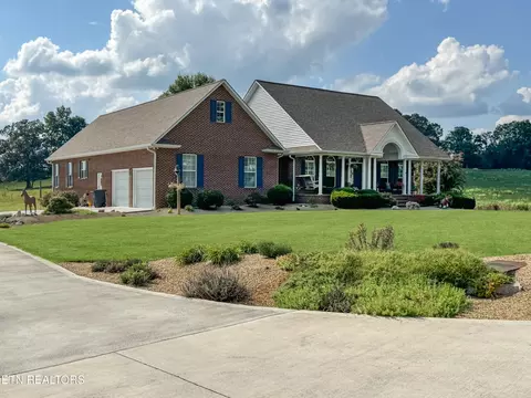 411 Robbins St, Sweetwater, TN 37874