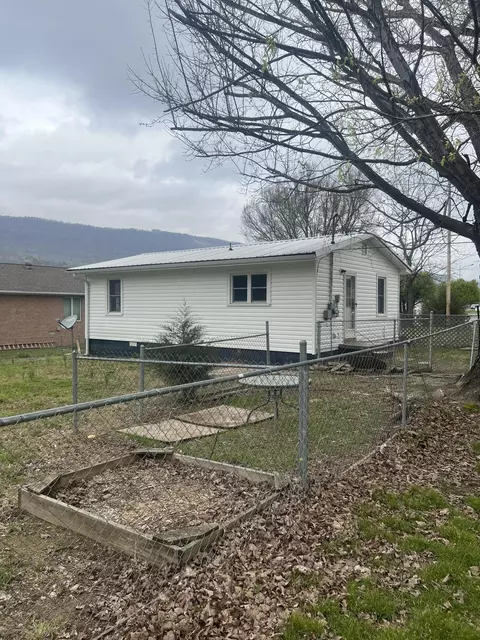342 E Spring St, Whitwell, TN 37397 photo 2