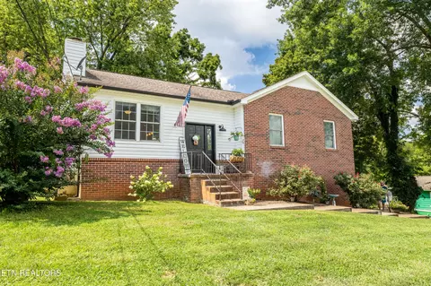 1703 Penwood Dr, Knoxville, TN 37922