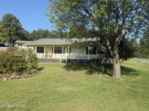 1427 Blue Forest Ln, Maryville, TN 37803