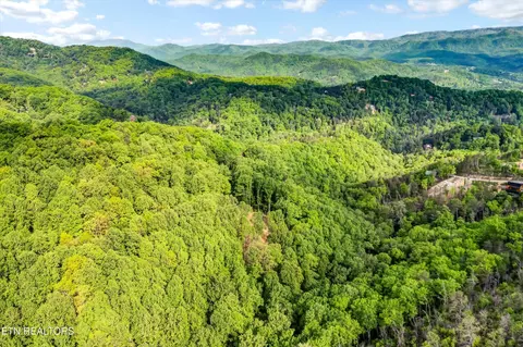 27 Sugar Maple Loop Rd, Sevierville, TN 37862 photo 31