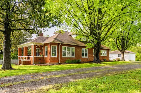 101 Davis Dr, Maryville, TN 37803
