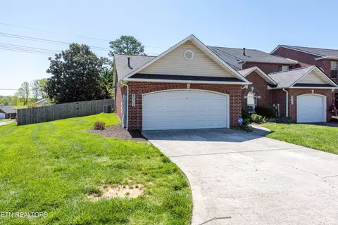 6902 Pemmbrooke Shire Ln, Knoxville, TN 37909