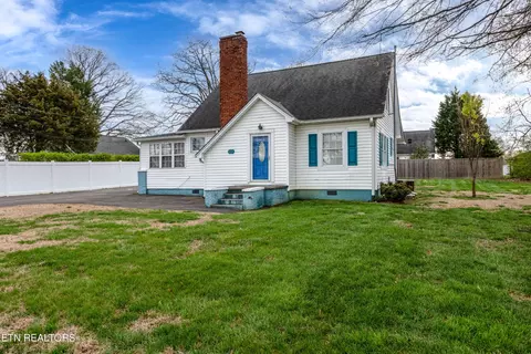 864 Cherry St, Alcoa, TN 37701