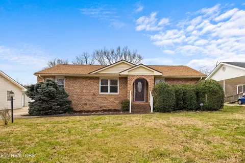 125 Howard Ave, Harriman, TN 37748