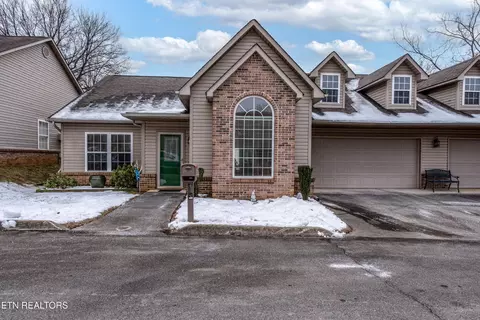 1016 Silver Creek Ln, Maryville, TN 37804