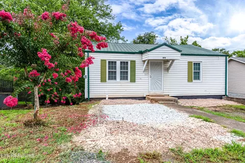 335 Landau Dr, Maryville, TN 37801