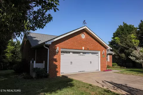 1306 Prairie Pl, Greenback, TN 37742