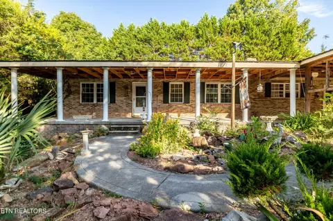 2962 Glenn Rd, Louisville, TN 37777