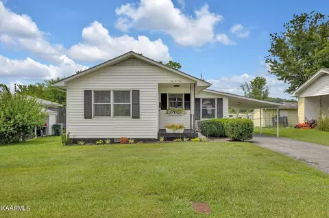 1005 Dejarnette St, Elizabethton, TN 37643