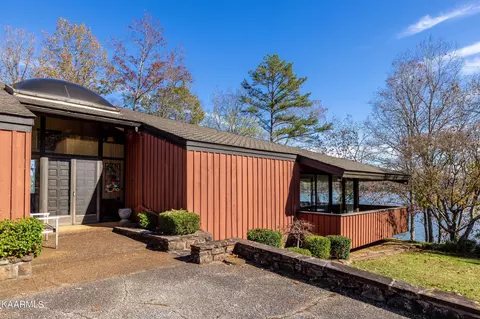 3699 Crown Point Rd, Louisville, TN 37777