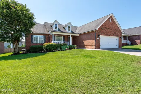724 Kiefer Ln, Maryville, TN 37804
