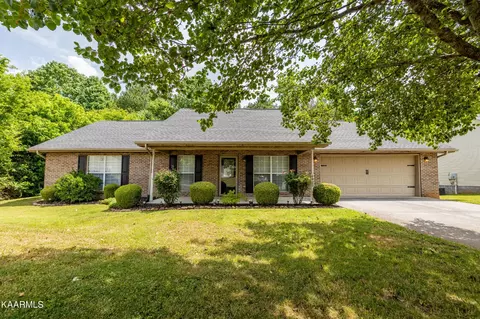 2402 Tamjo Dr, Maryville, TN 37801