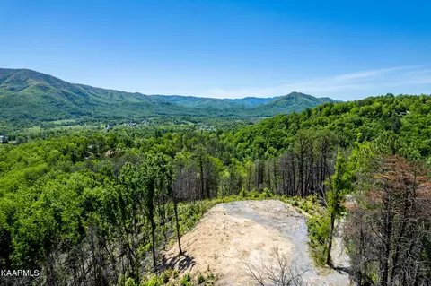 2907 Indigo Ln, Sevierville, TN 37862