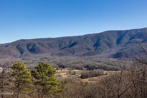 2865 Indigo Ln, Sevierville, TN 37862
