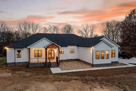 377 Margot Dr, Sparta, TN 38583