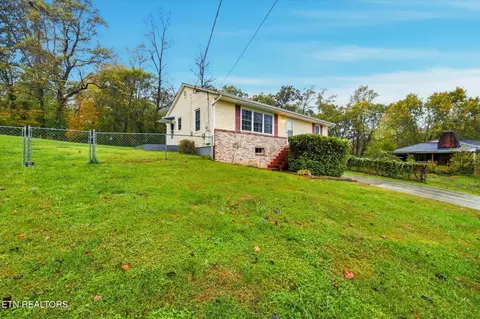 120 Crest Ln, Clinton, TN 37716
