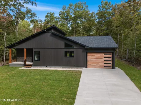 9103 Hondo Dr, Crossville, TN 38572