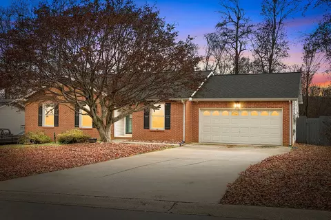 429 Sarah Dr, Clarksville, TN 37042