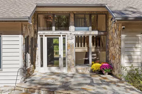 4 S Bluff Rd, Chattanooga, TN 37419