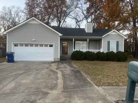 390 Paris Dr, Clarksville, TN 37042