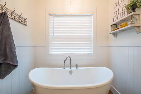 Bath - 54 Spring Dr, Killen, AL 35645 photo 3 of 6