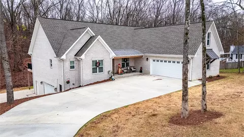Exterior - 54 Spring Dr, Killen, AL 35645 photo 13 of 18
