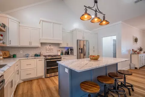 Kitchen - 54 Spring Dr, Killen, AL 35645 photo 4 of 5