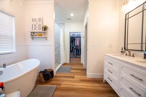 Bath - 54 Spring Dr, Killen, AL 35645 photo 2 of 6