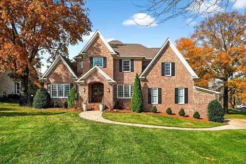 201 W Meade Dr, Nashville, TN 37205
