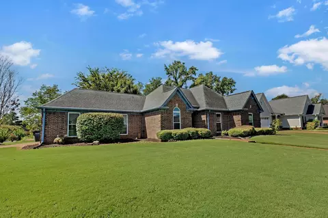 70 Oak Crest Dr, Oakland, TN 38060