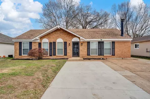 6306 Martinwest Dr, Millington, TN 38053