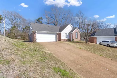 4316 Bishop Hills Dr, Memphis, TN 38128