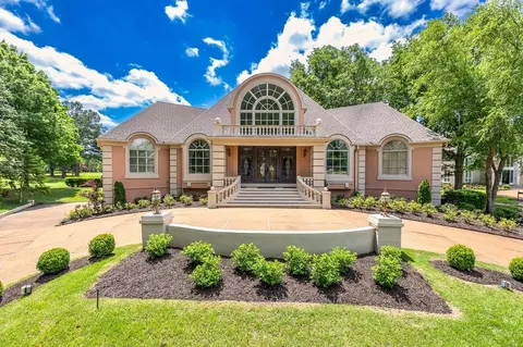 3300 Pointe South Cir, Memphis, TN 38125