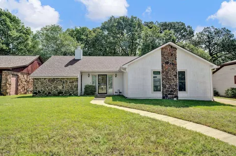 4550 Knotty Oaks Dr, Memphis, TN 38141