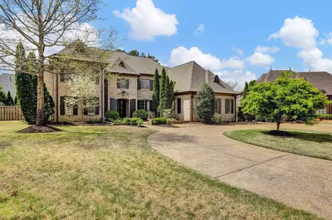10389 S Duncan Woods Dr, Collierville, TN 38017