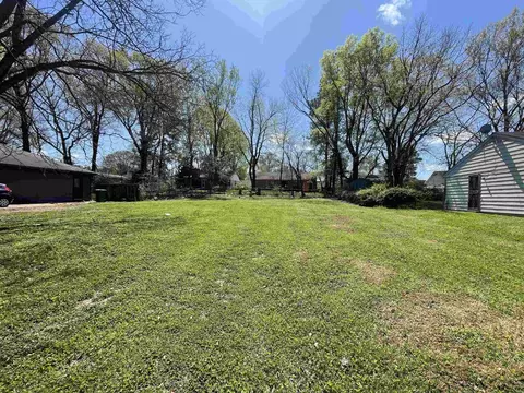 2775 Lake Park Rd, Memphis, TN 38127