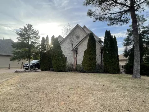 110 Lewis Fairway Cir, Oakland, TN 38060