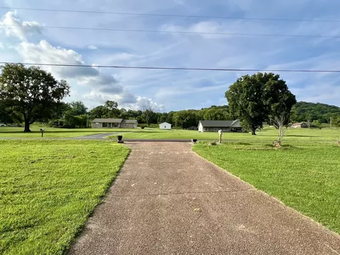 Exterior - 250 Chipman Rd, Bethpage, TN 37022 photo 4 of 12