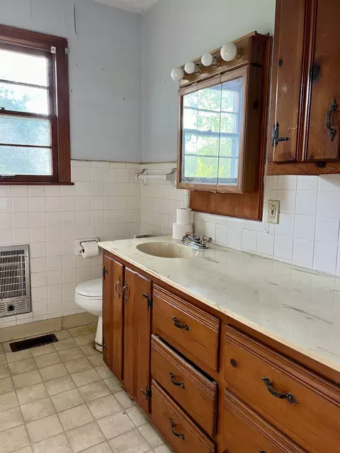 Bath - 250 Chipman Rd, Bethpage, TN 37022 photo 3 of 3