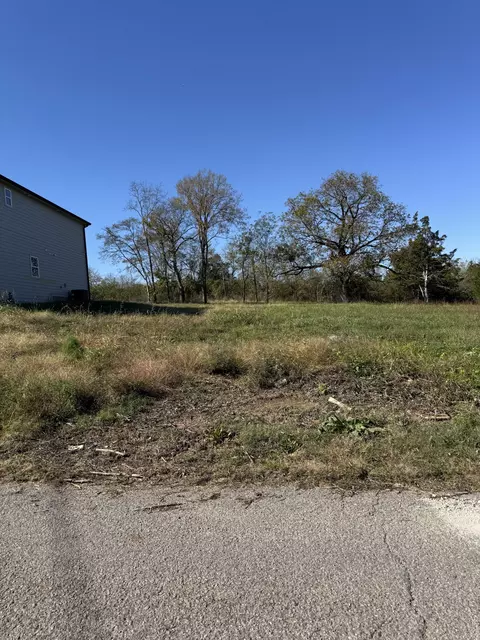 1539 E Stewarts Ln, Nashville, TN 37218
