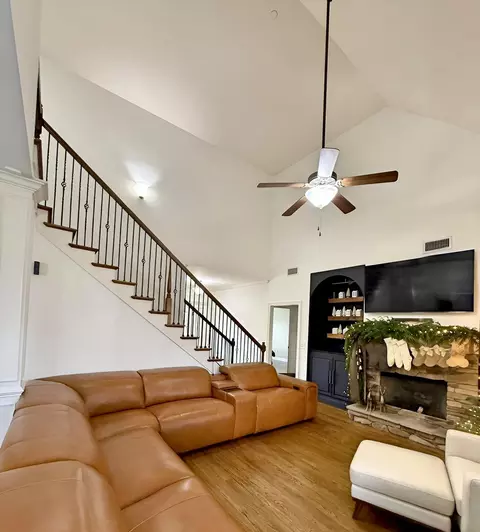 Living - 1120 Rivercrest Dr, Murfreesboro, TN 37129 photo 5 of 5