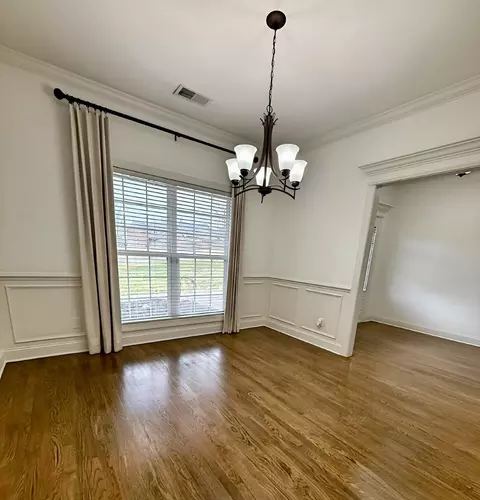 Dining - 1120 Rivercrest Dr, Murfreesboro, TN 37129 photo 2 of 2