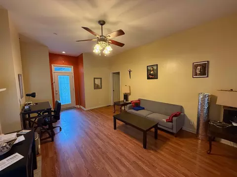Living - 141 Foxrun, Springfield, TN 37172 photo 1 of 2