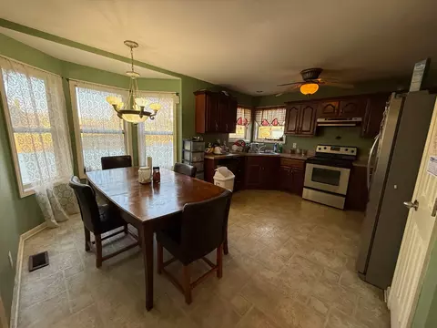 Kitchen - 141 Foxrun, Springfield, TN 37172 photo 3 of 3