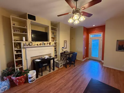 Living - 141 Foxrun, Springfield, TN 37172 photo 2 of 2