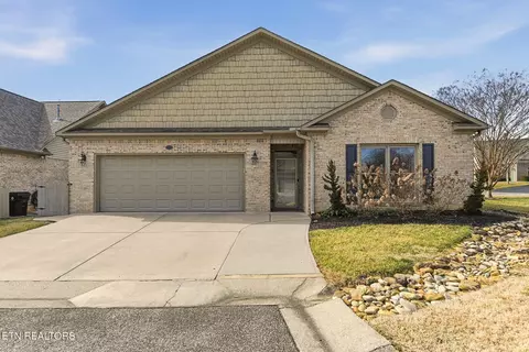 100 Dancer Ln, Oak Ridge, TN 37830